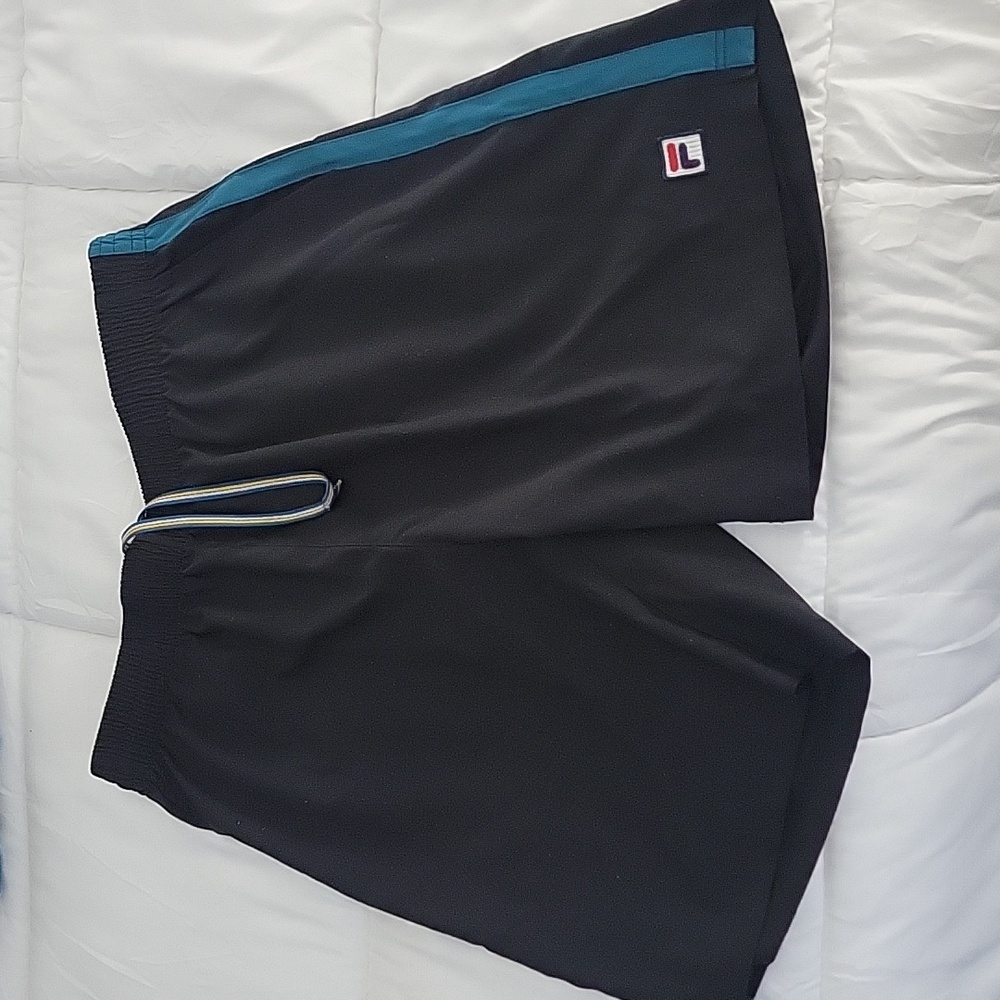 Men's Fila shorts like new.